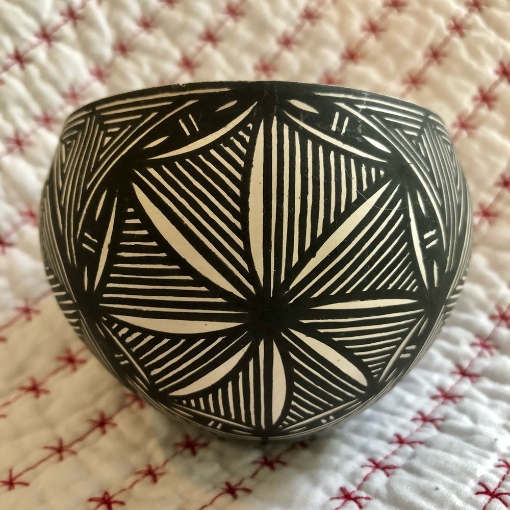 Native American Acoma, NM Pottery Jar Artist Signed Snowflake Design 4"
